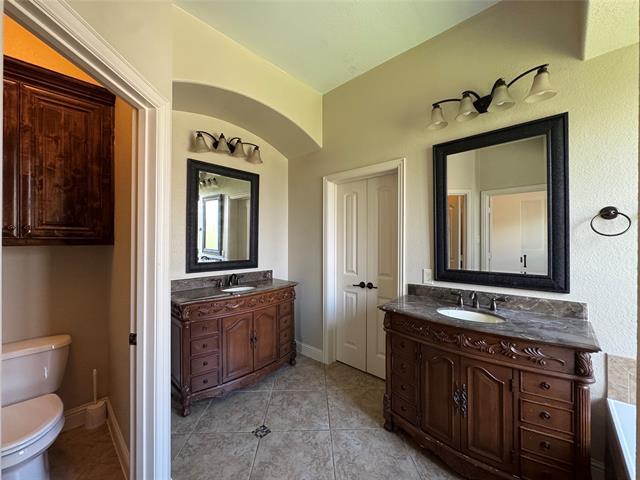 Building Photo - 1604 Medina Ln