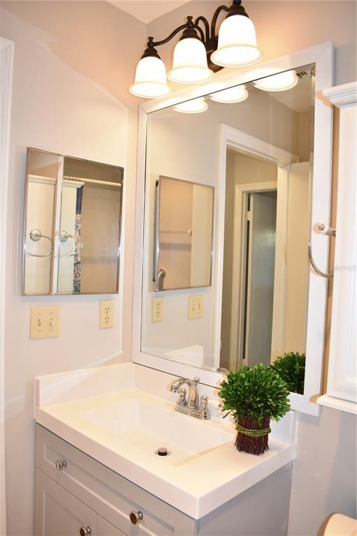 Building Photo - 1906 Canterbury Ln