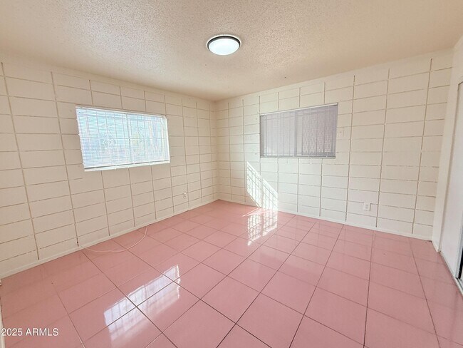 Building Photo - 617 W Minton St