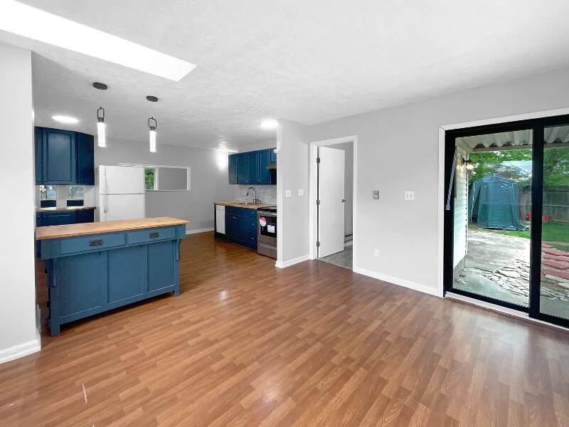 Building Photo - 210 Littlebrook Dr