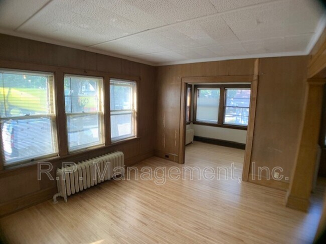 Building Photo - 1434 W 32nd St