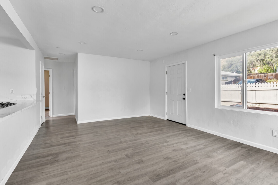 Building Photo - 1222 Willowside Ter