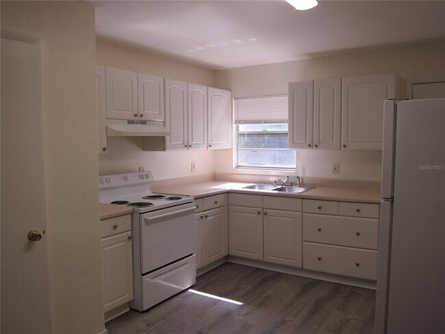 Building Photo - 37 NE 21st Terrace