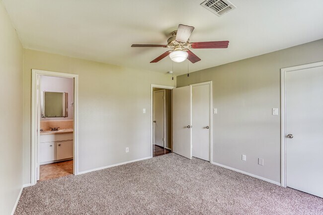 Building Photo - 13914 Duncannon Dr