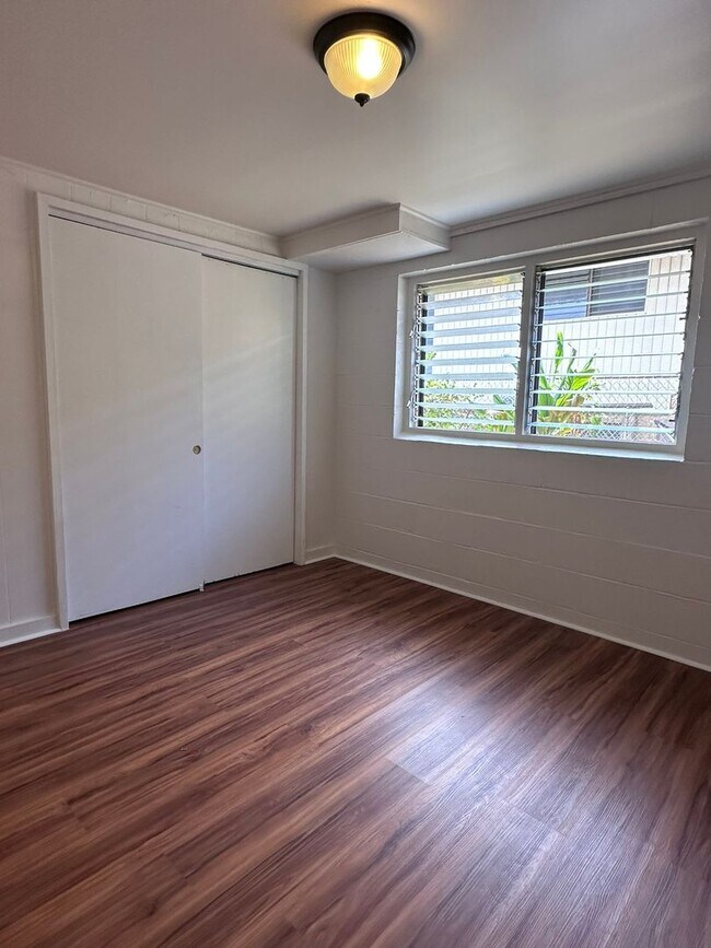 Building Photo - 1701 Skyline Dr