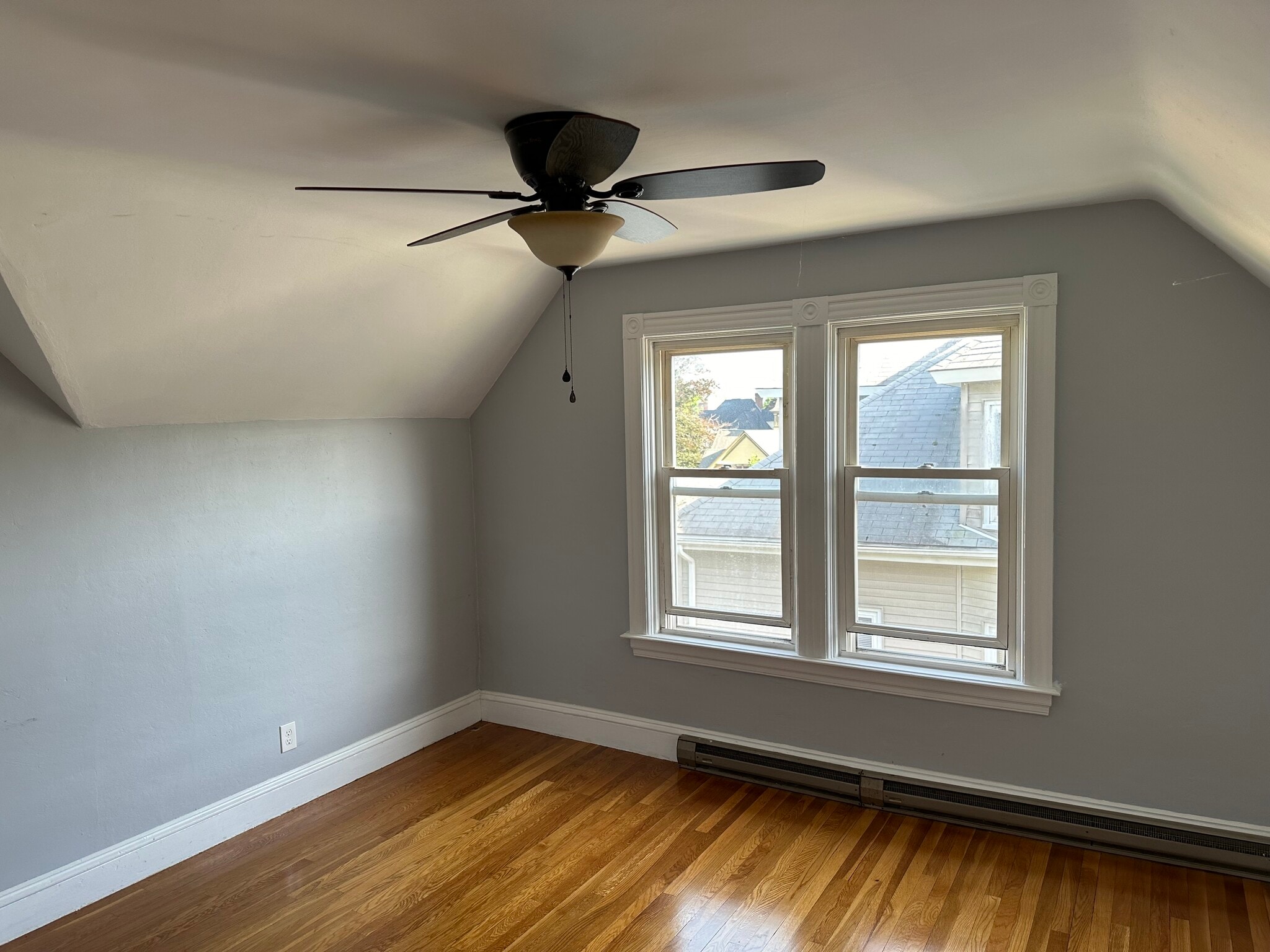 2nd bedroom - 10 Garden St
