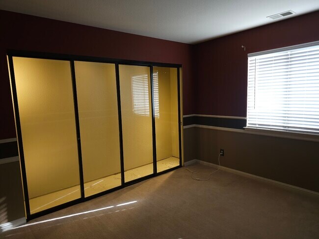Building Photo - 2431 Pinehurst Ct