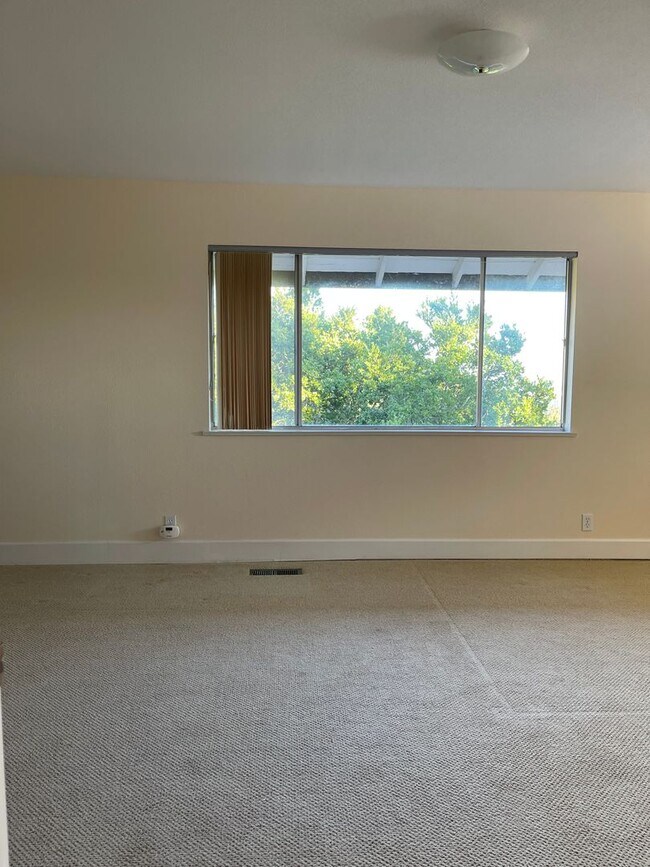 Building Photo - 8311 Buckingham Dr