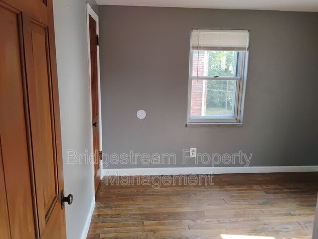 Building Photo - 108 Bellaire Ave