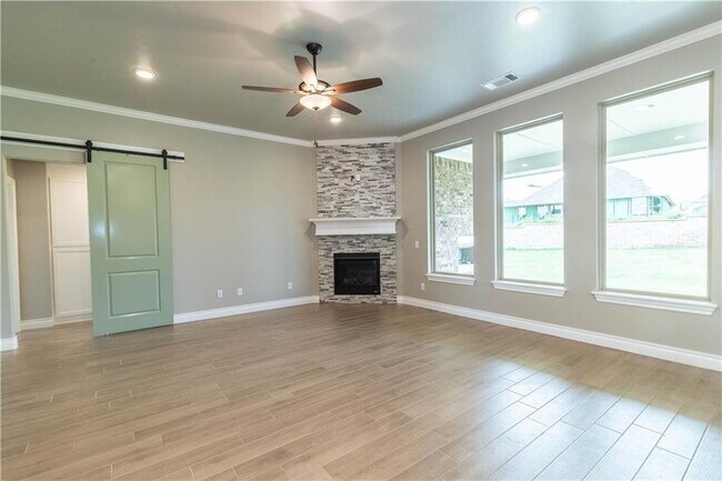 Primary Photo - Gorgeous 4 bed 3 bath home in East Edmond-...