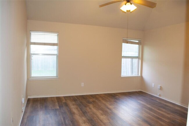 Building Photo - 100 San Simeon Dr