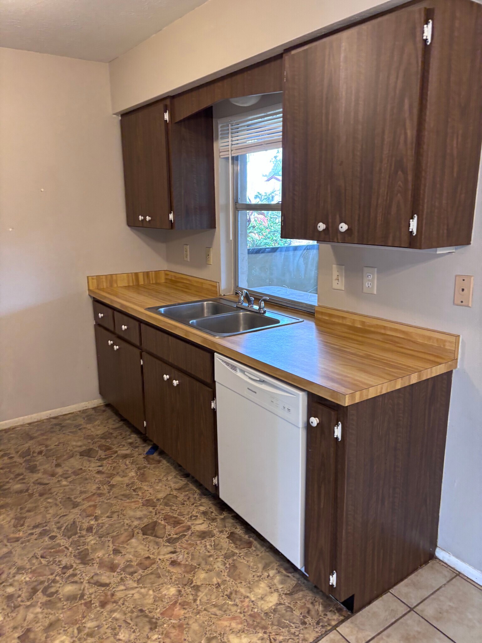 Building Photo - 5321 Foxwood Dr