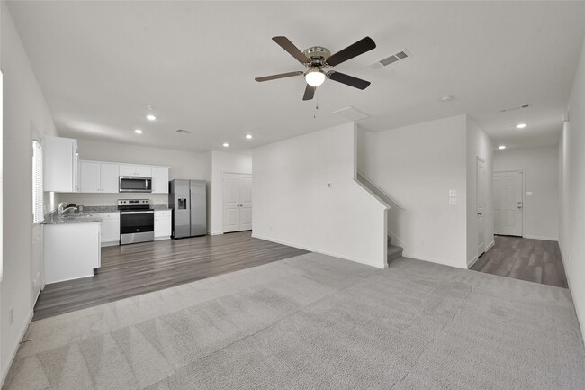 Building Photo - 14818 Calderon Dr