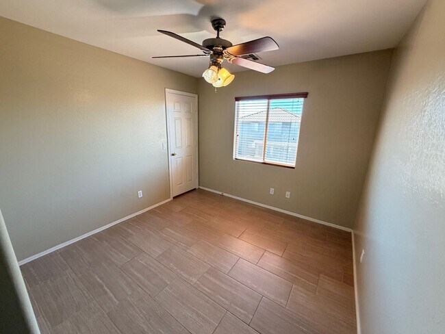 Building Photo - Updated 4x2 Buckeye Home *NO* Carpet & Downstairs Primary Bed!