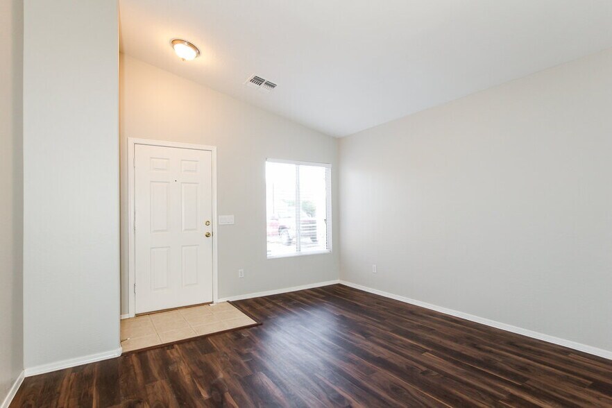 Building Photo - 11717 W Poinsettia Dr