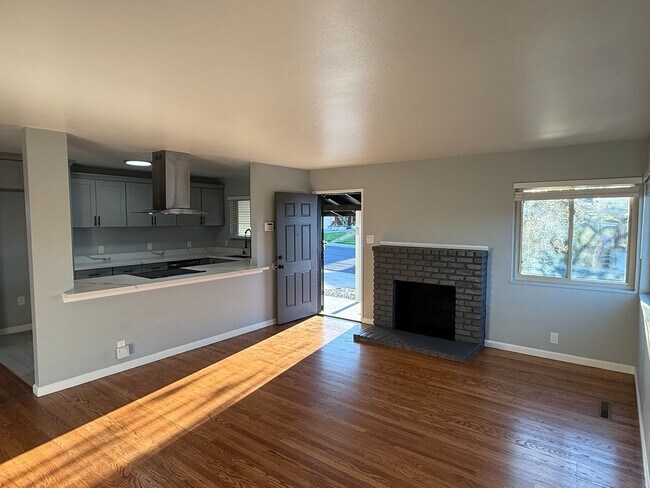 Building Photo - Renovated 3-Bedroom Single Family Home in Pinole Available Now!!!