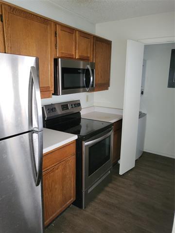 Building Photo - 1741 Crest Grove Dr