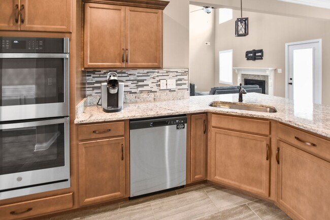 Building Photo - Pet Friendly Four Bedroom!