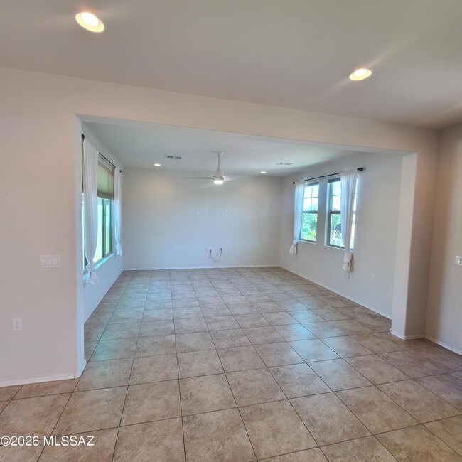 Building Photo - 14037 E Cariole St