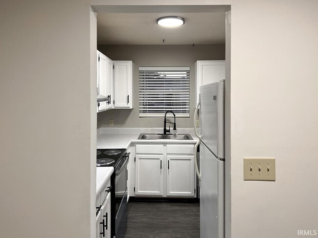 Building Photo - 3433 S Burks Ct