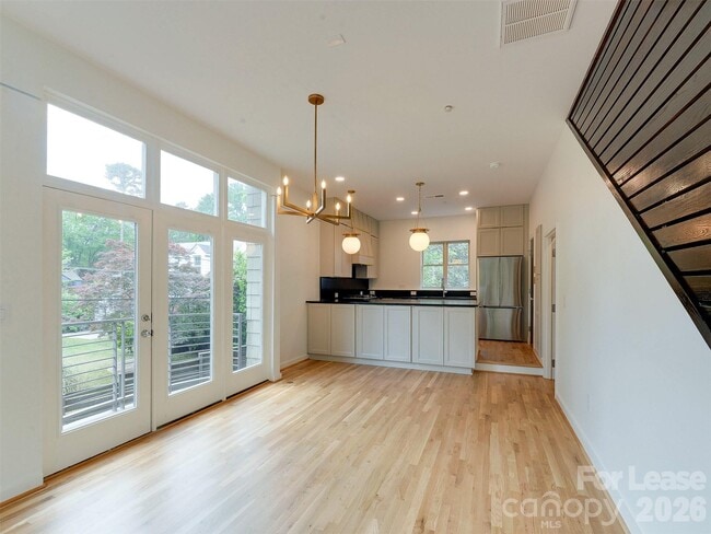 Building Photo - 1174 Park West Dr