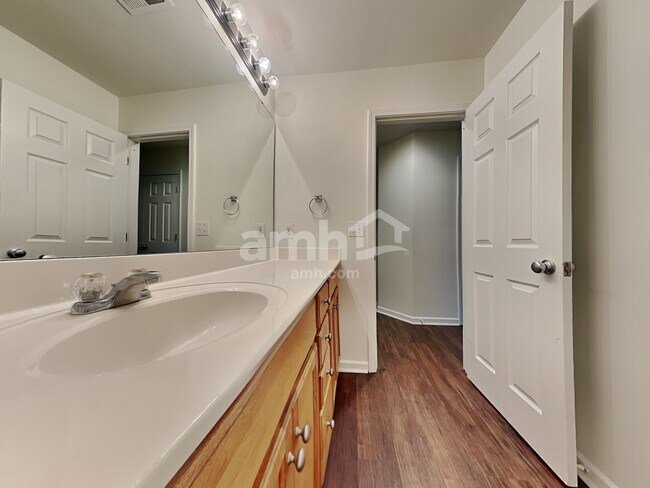 Building Photo - 10524 Dominion Village Dr