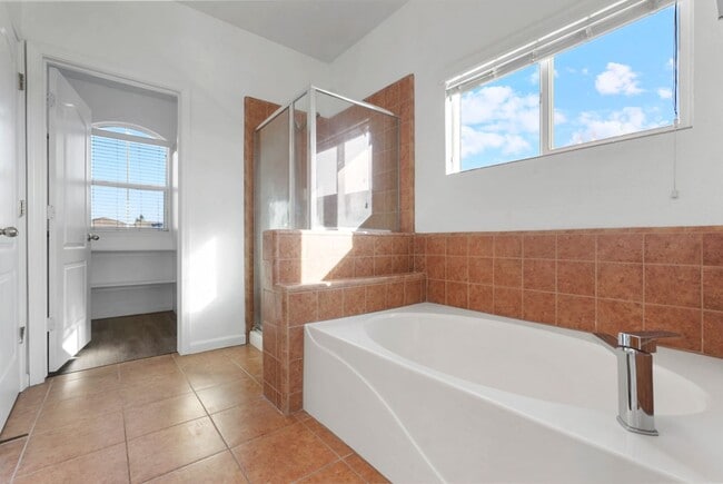 Building Photo - Beautiful 4 Bedroom 3 Bath home in Riverbank