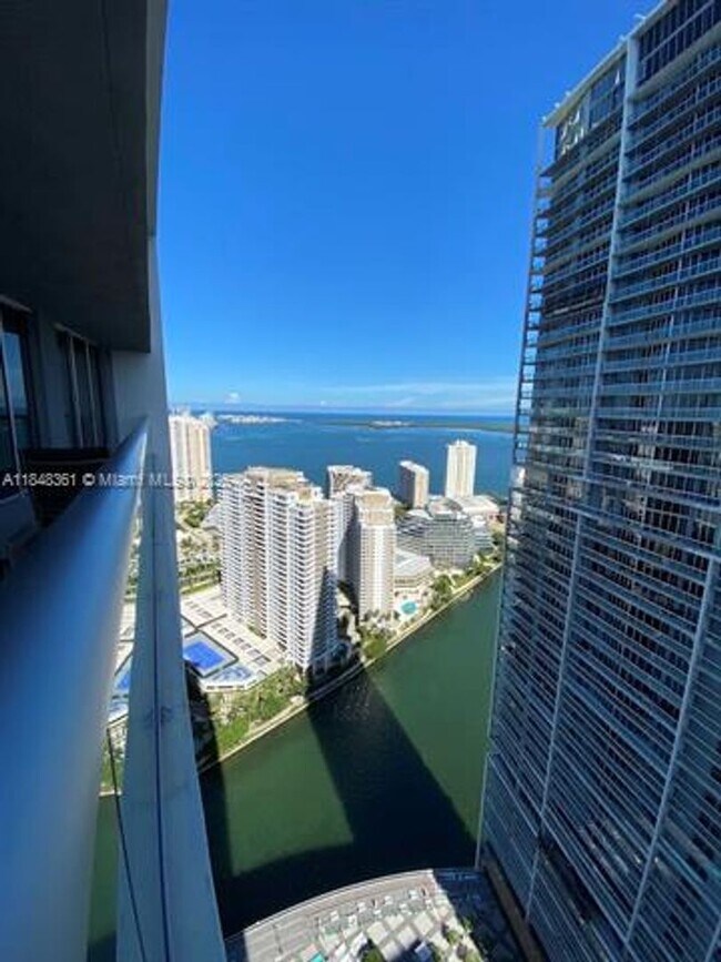 Building Photo - 475 Brickell Ave