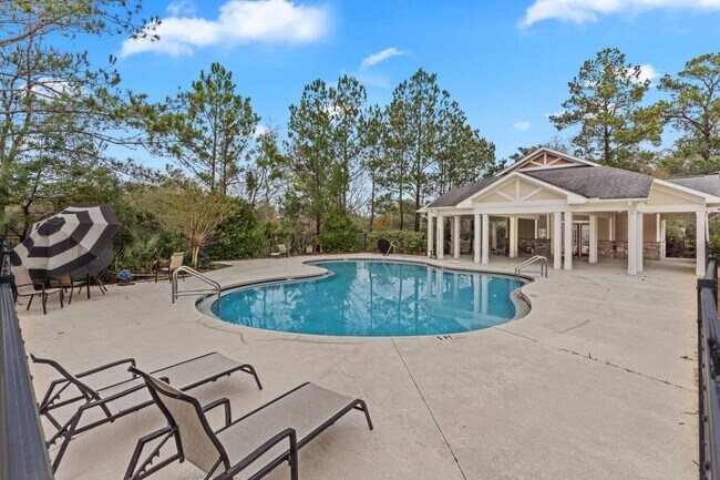 Building Photo - 2243 Del Carmel Way