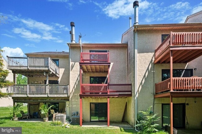 Building Photo - 9004 Ayrdale Crescent