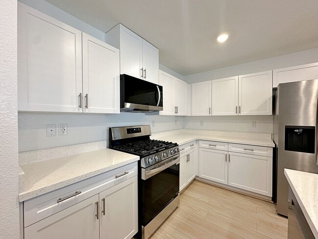 Building Photo - 1 WEEK FREE RENT! BRAND NEW BUILD! 2 BEDROOM TOWNHOME!