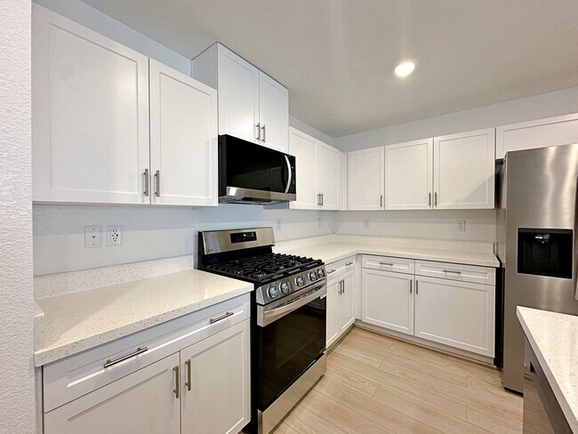 Building Photo - BRAND NEW BUILD! 2 BEDROOM TOWNHOME!