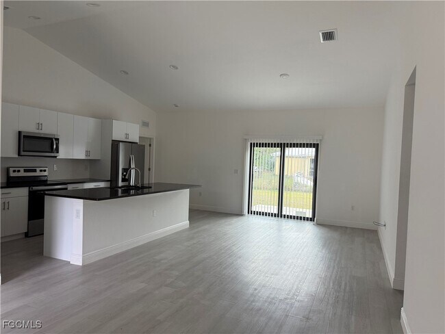 Building Photo - 6018 Acorn Cir