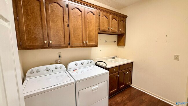 Building Photo - 113 Nobleton Ln NW