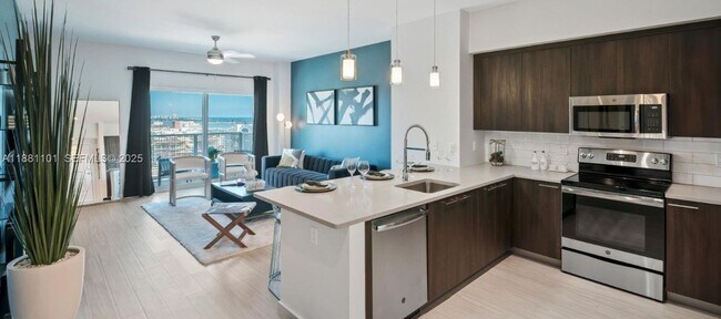 Building Photo - 591 Evernia St