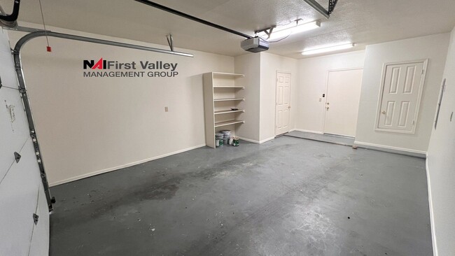 Building Photo - *****Half off First Months Rent ***** 3 Be...