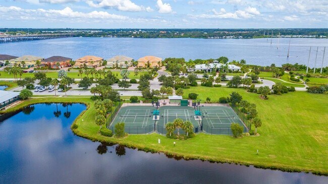 Building Photo - 910 Tidewater Shores Loop