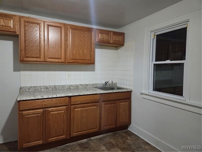 Building Photo - 626 Lisbon Ave