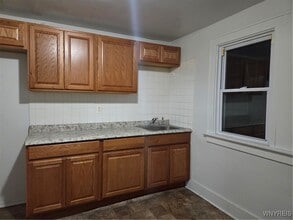 Building Photo - 626 Lisbon Ave