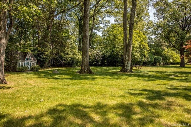 Building Photo - 451 Beechmont Dr