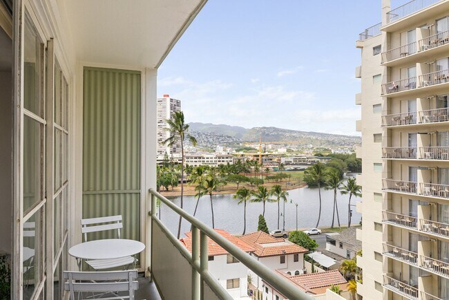 Building Photo - Fully Furnished beautiful Studio- ALL util...