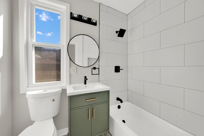 Building Photo - 714 W 48th Pl