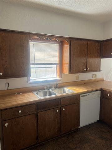 Building Photo - 120 W Heron St