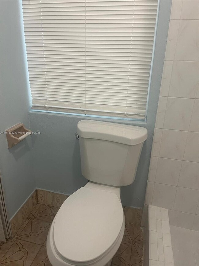 Building Photo - 671 E 12th Pl