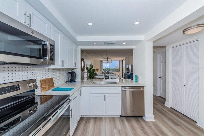 Building Photo - 6357 Bahia Del Mar Blvd S