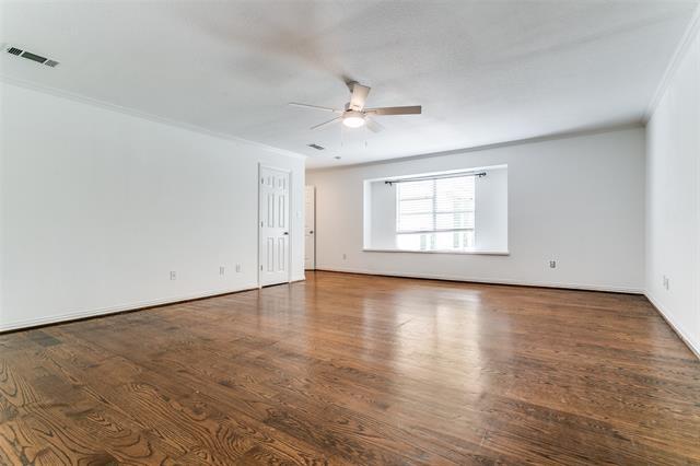 Building Photo - 900 Meadow Ln