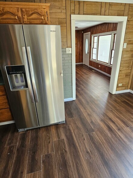 Building Photo - 560 Robinson Dr