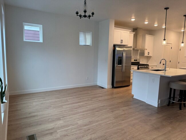 Building Photo - 6863 W Meadow Grass Dr