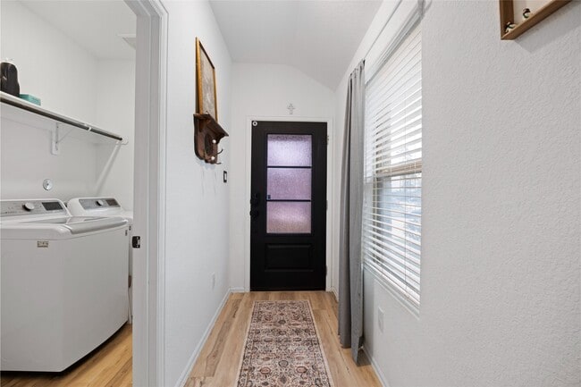 Building Photo - 10417 Pineland Dr