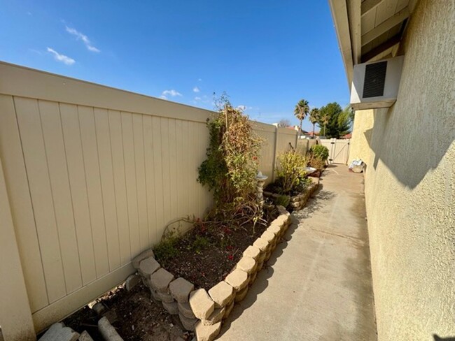 Building Photo - Beautifully Updated 3-Bedroom Home with Ne...